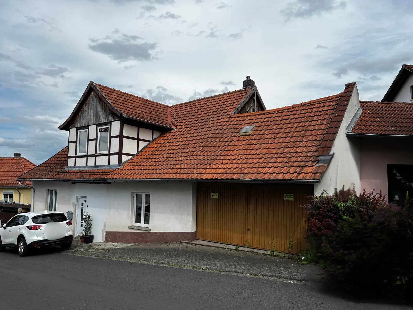 Vollvermietetes Zweifamilienhaus mit Ausbaureserve, Schlitz